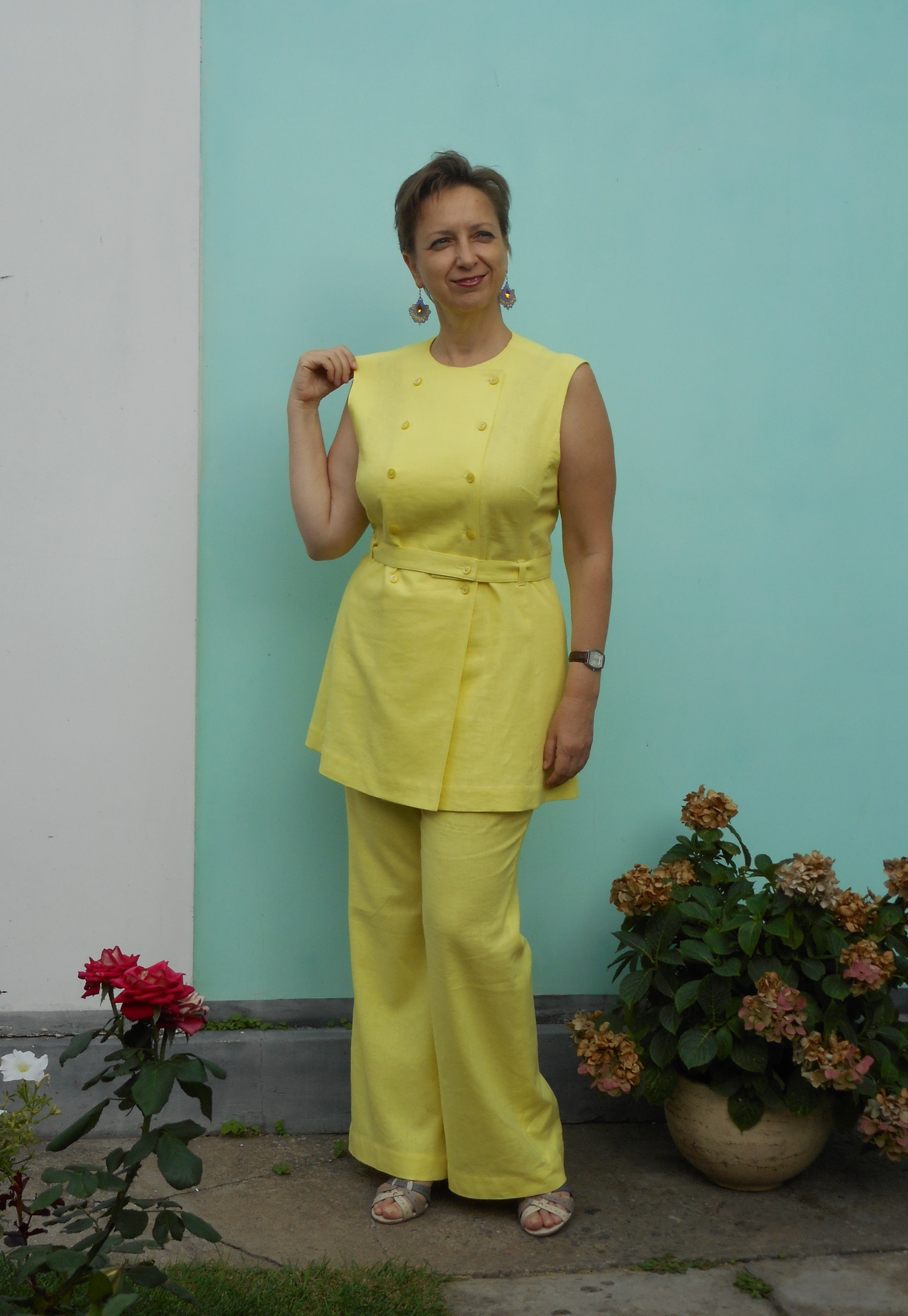 Жовтий лляний жилет з паском