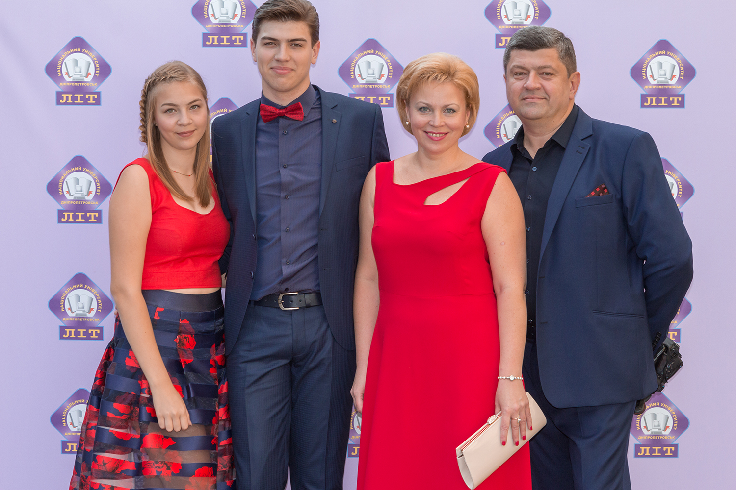 Вбрання на Випускний Бал 2017