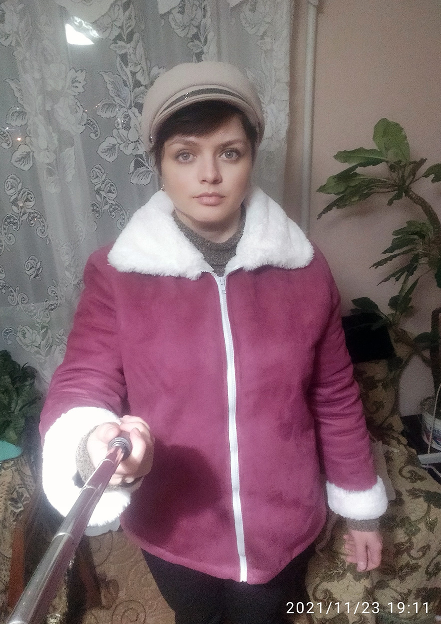Яскрава зимова куртка