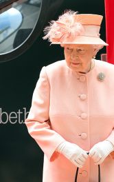 Королева Елизавета II празднует 70 летие на троне