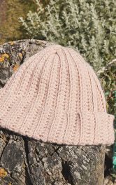 В’яжемо теплу шапку гачком крок за кроком: інструкція для початківців