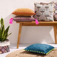 Яскраві наволочки з жакарду для декоративних подушок