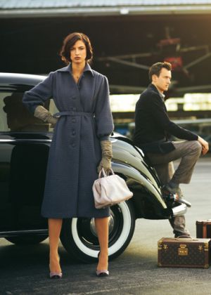 Пальто с пышными рукавами и встречной складкой на спинке