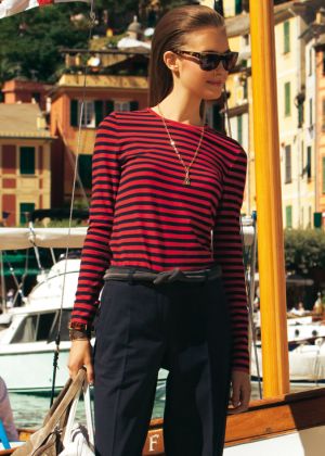 Пуловер приталенного кроя в морском стиле