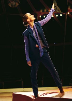 Брюки завуженого крою із чотирма кишенями