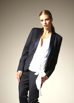 Блузка із запахом і пишними рукавами