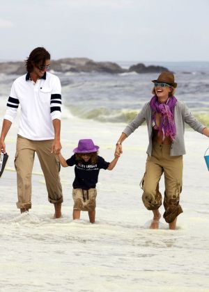 Жакет трикотажний з V-подібним вирізом