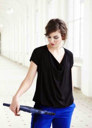 Пуловер з куліскою по нижньому краю