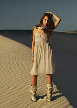 Сукня силуету ампір із шифоновою спідницею