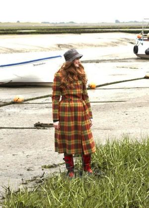 Пальто отрезное двубортное с воротником-стойкой