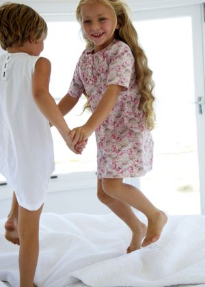 Сукня розкльошеного силуету з короткими рукавами