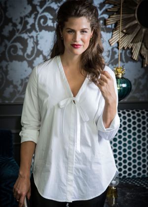 Блузка сорочкового крою зі складкою на спинці