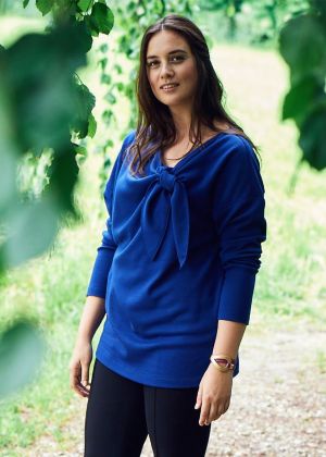 Пуловер с драпировкой у горловины