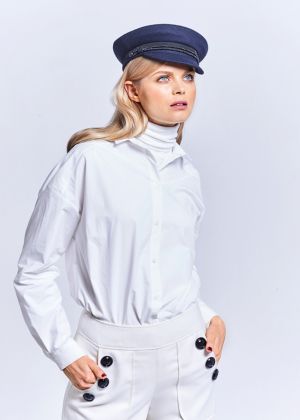 Блузка-рубашка с заниженными проймами