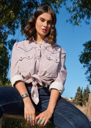 Блузка-сорочка зі зборками на рукавах