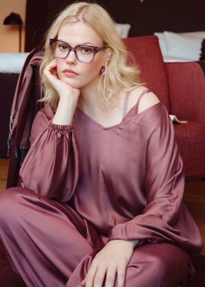 Блуза вільного крою із рукавами «летюча миша» і V-подібним вирізом