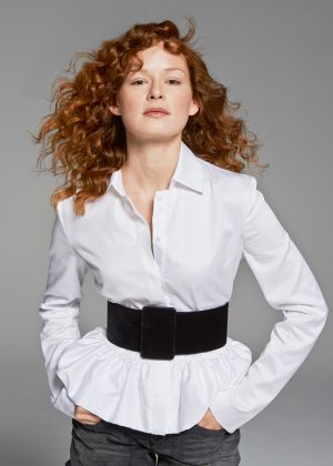 Блузка з баскою і сорочковим коміром