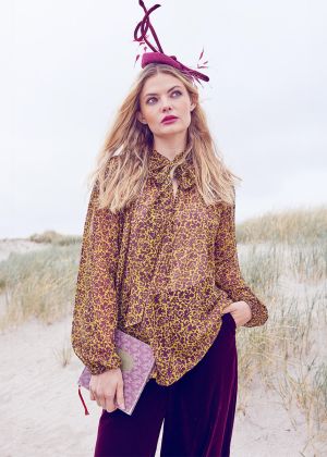 Блуза з пишними рукавами реглан і коміром-бантом