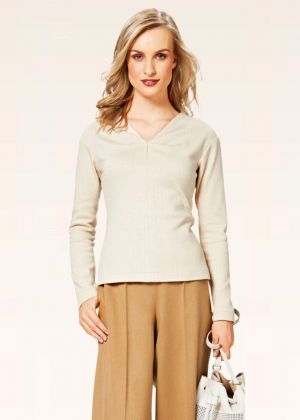 Пуловер із V-подібним вирізом і декоративними защипами