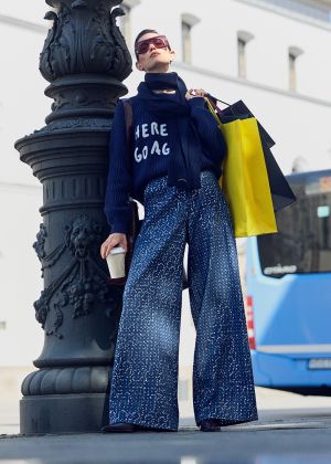 Джинси широкого крою з тканини з пайєтками