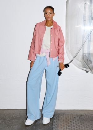 Куртка джинсовая короткая кроя оверсайз