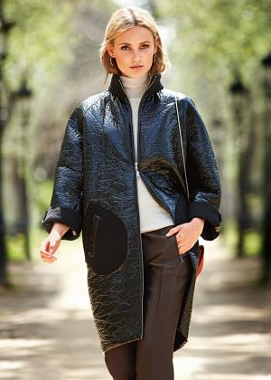 Пальто лакове О-силуету в стилі 60-х