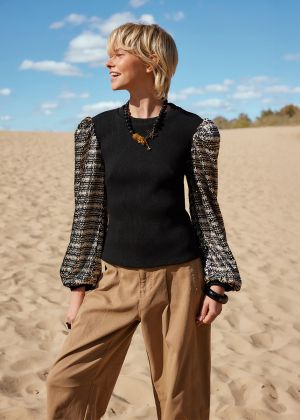 Пуловер приталеного силуету з пишними рукавами