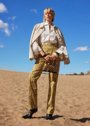 Штани прямого крою із застроченими складками-стрілками