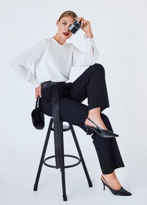 Штани прямого крою з атласним поясом