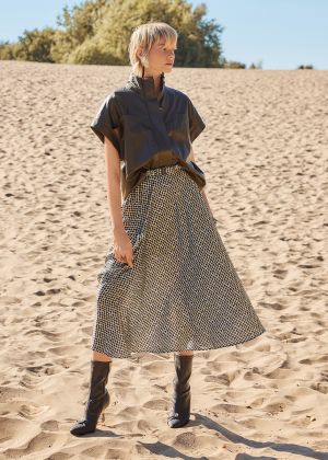 Спідниця міді А-силуету з накладними кишенями