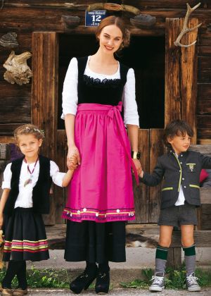 Платье и передник в баварском стиле