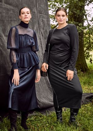 Сукня міді з асиметричними складками