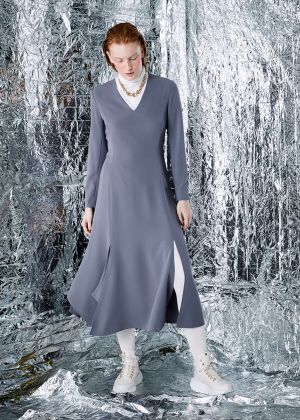 Сукня міді приталеного силуету з довгими рукавами