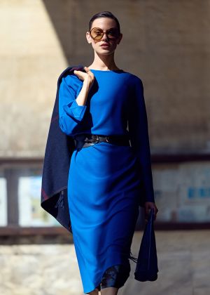 Сукня міді трикотажна з довгими рукавами