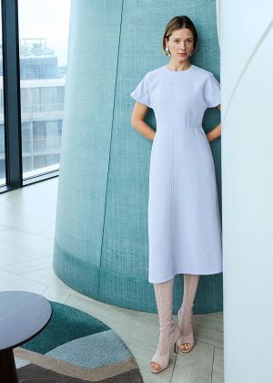 Сукня приталеного крою з короткими рукавами кімоно