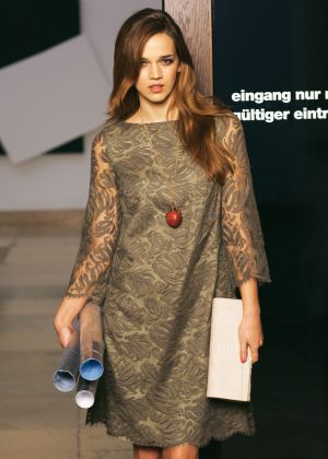Сукня А-силуету з мереживного полотна