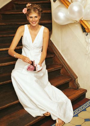 Сукня весільна з вишитого льону