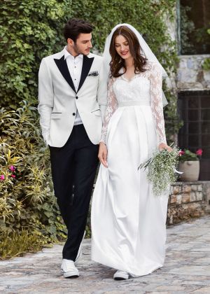 Платье свадебное с кружевным лифом и юбкой в ​​складку
