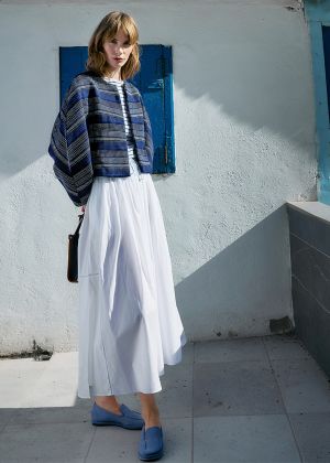 Жакет прямого крою з об’ємними рукавами кімоно