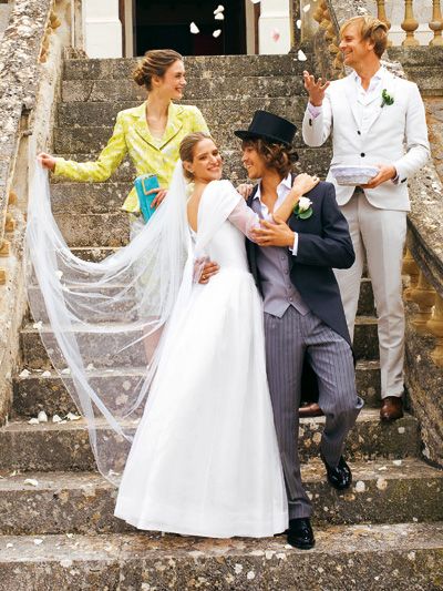 Сукня весільна довга з широким коміром