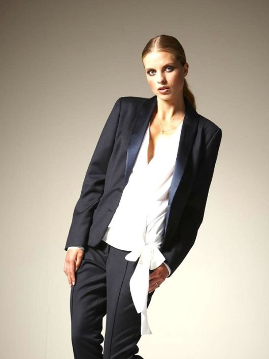 Блузка с запахом и пышными рукавами