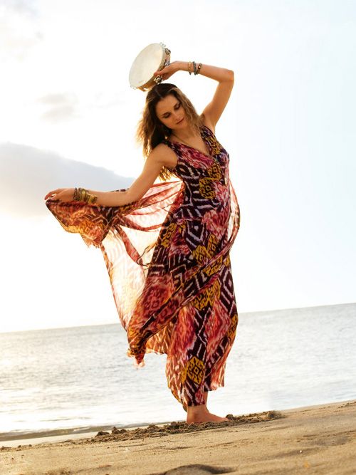 Платье силуэта ампир с V-образными вырезами