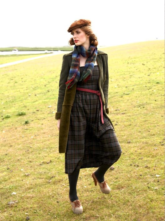 Сукня з картатої шерстяної тканини на бретелях