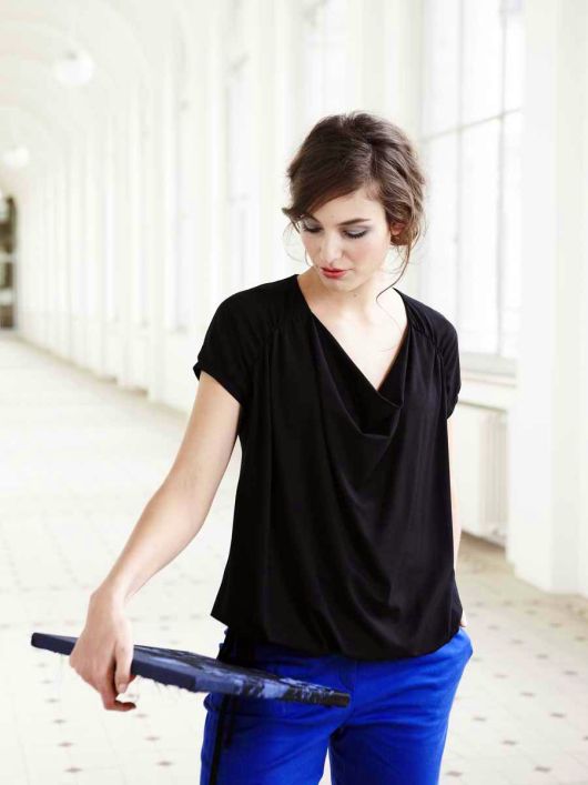 Пуловер с кулиской по нижнему краю