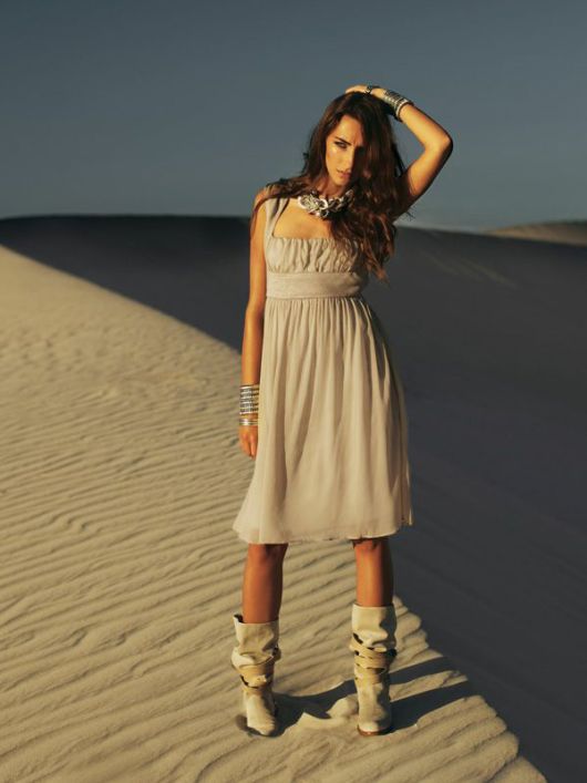 Платье силуэта ампир с шифоновой юбкой