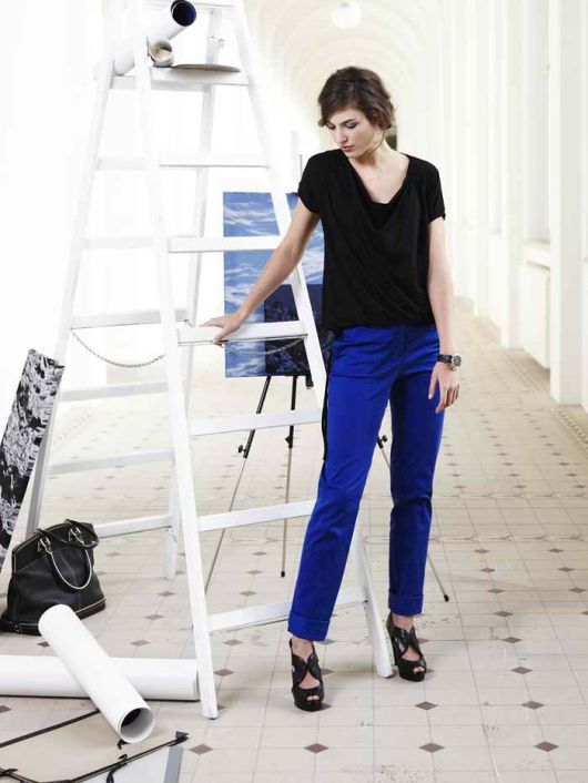 Брюки-дудочки зі складками-стрілками