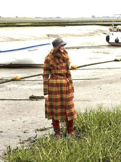 Пальто відрізне двобортне з коміром-стойкою