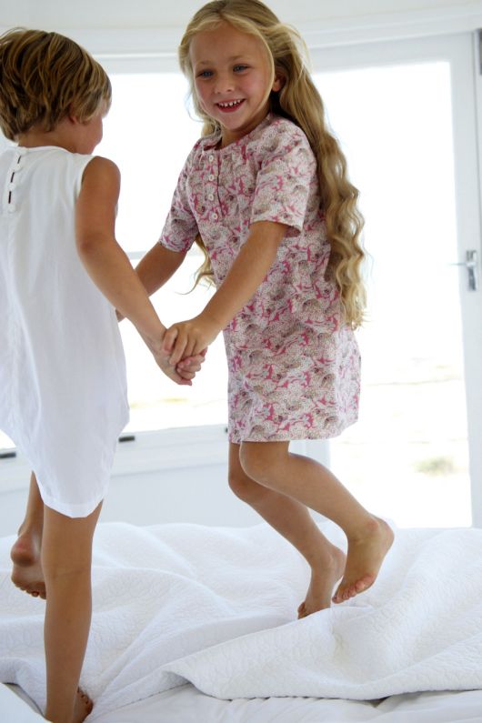 Платье расклешенного силуэта с короткими рукавами