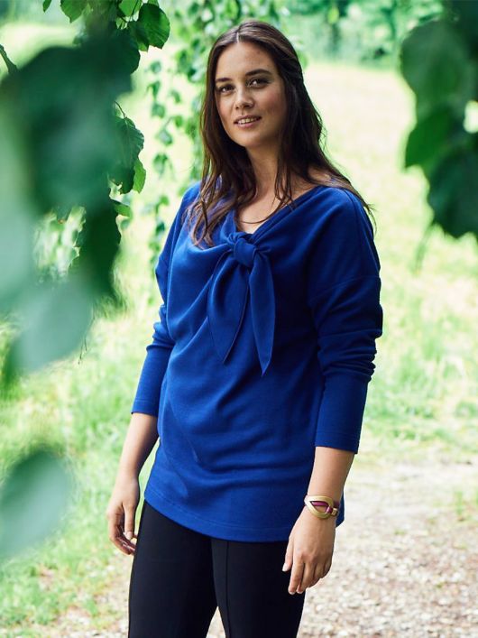 Пуловер с драпировкой у горловины