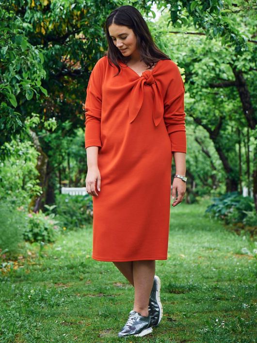 Платье трикотажное прямого силуэта